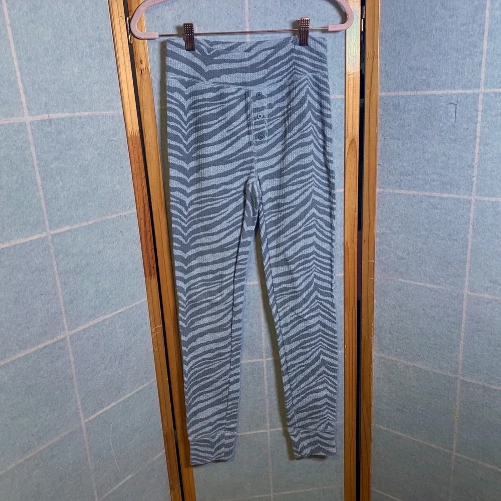 Aerie Gray Zebra Print Waffle Knit Chill Play Move Leggings Women‎ Small Thermal